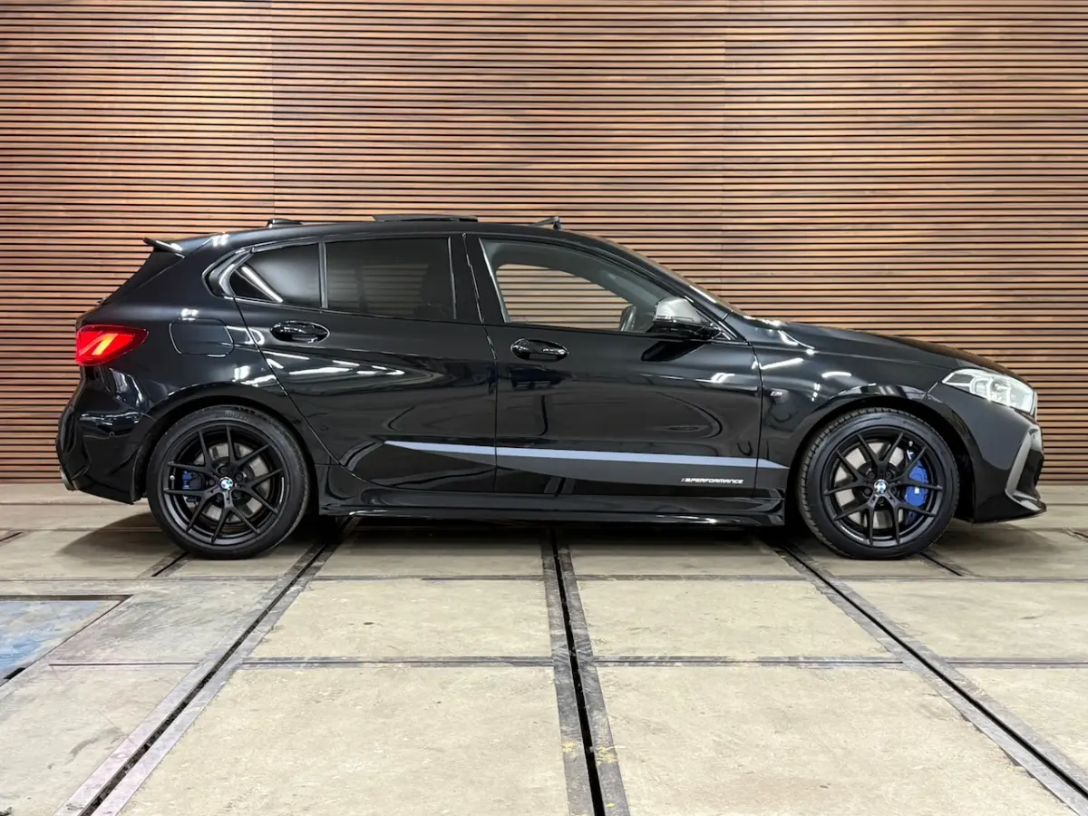 M135i xDrive M-Performance | BomVOL | M-Technic | Pano | HuD | Parkeer-pakket | Ambient |