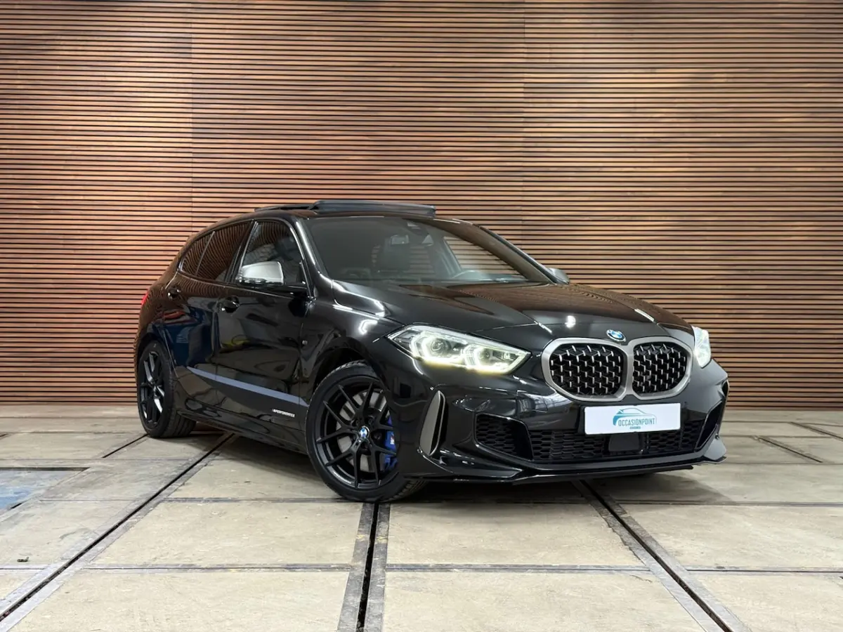 M135i xDrive M-Performance | BomVOL | M-Technic | Pano | HuD | Parkeer-pakket | Ambient |