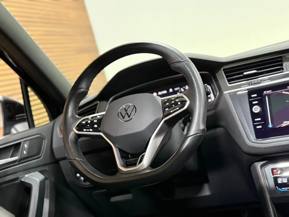 1.4 TSI eHybrid R-Line Business+ | VOL | Pano | IQ Led | Dynamic Light Assist | Trekhaak |