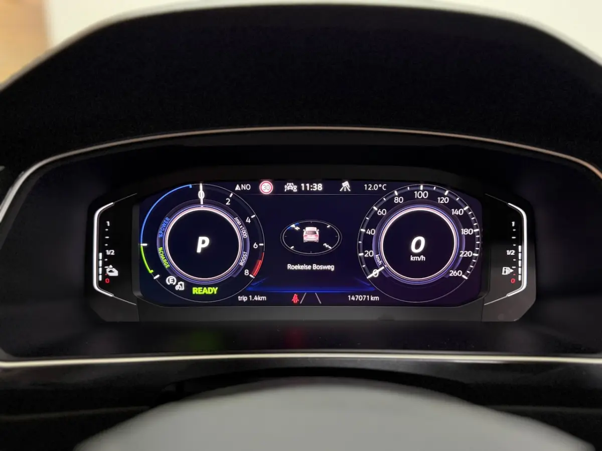 1.4 TSI eHybrid R-Line Business+ | VOL | Pano | IQ Led | Dynamic Light Assist | Trekhaak |