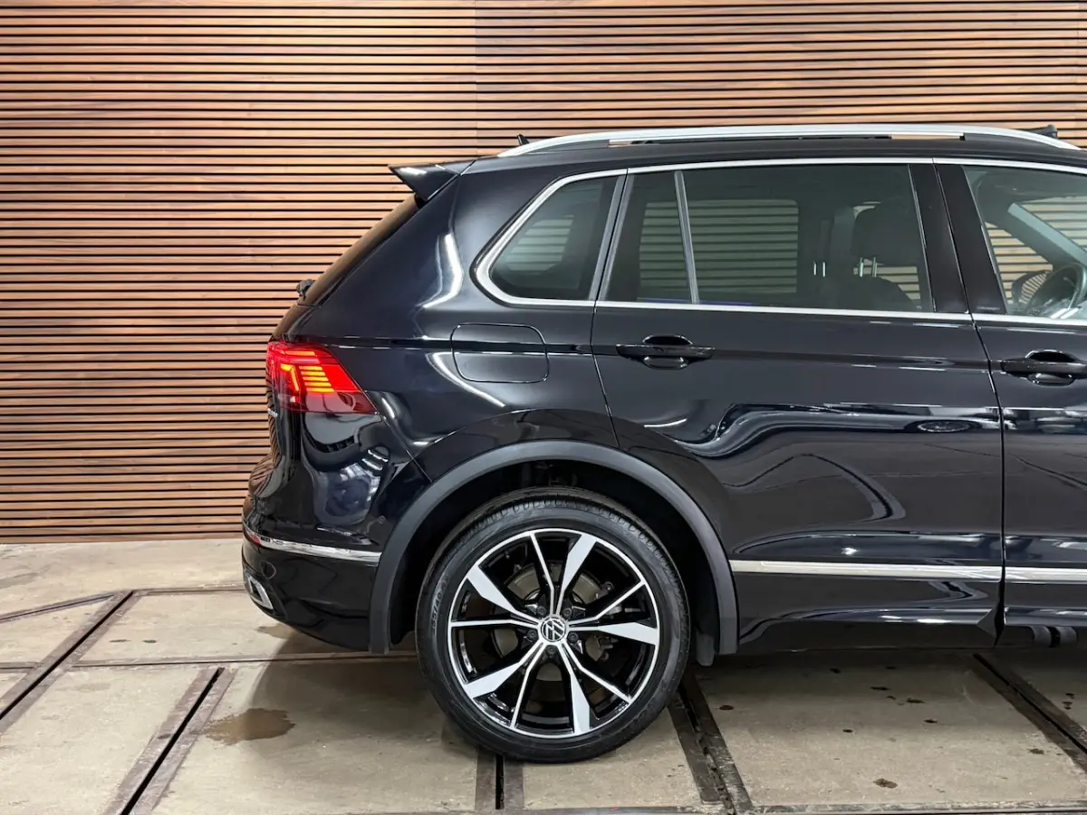 1.4 TSI eHybrid R-Line Business+ | VOL | Pano | IQ Led | Dynamic Light Assist | Trekhaak |