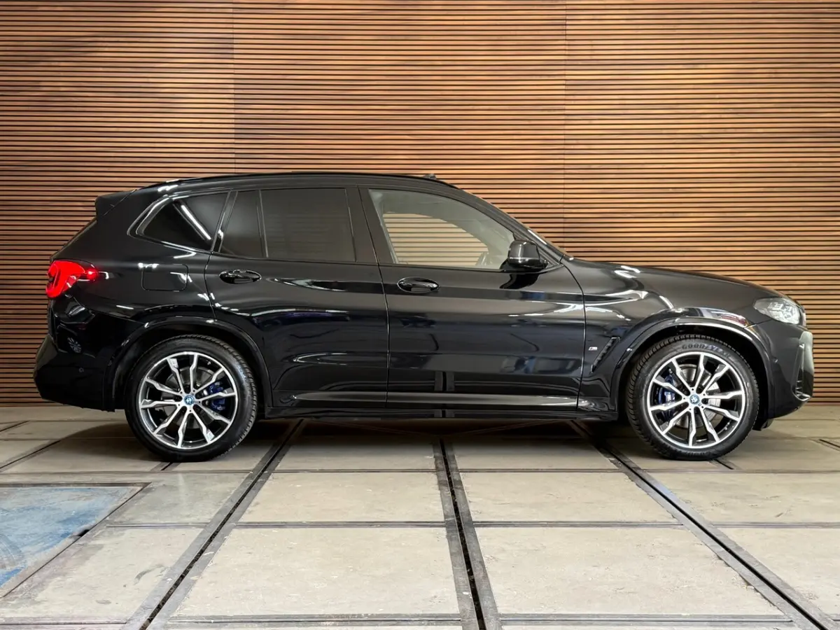 XDrive30e M-Sport | Pano | M Schaalstoelen | 20â | M Sportremmen | ACC | Leder