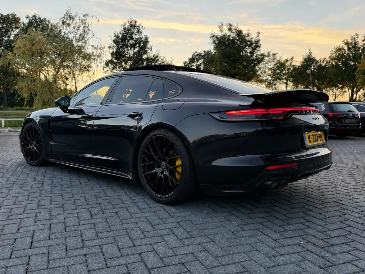 4.0 Turbo S E-Hybrid 700 PK | Facelift | SportDesign | Sport Chrono | PCCB Ceramic| 4 wiel