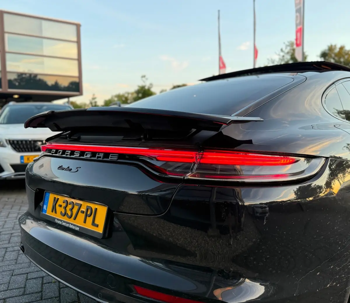 4.0 Turbo S E-Hybrid 700 PK | Facelift | SportDesign | Sport Chrono | PCCB Ceramic| 4 wiel
