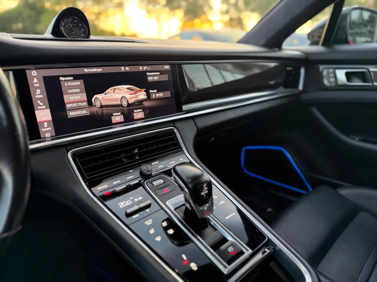 4.0 Turbo S E-Hybrid 700 PK | Facelift | SportDesign | Sport Chrono | PCCB Ceramic| 4 wiel