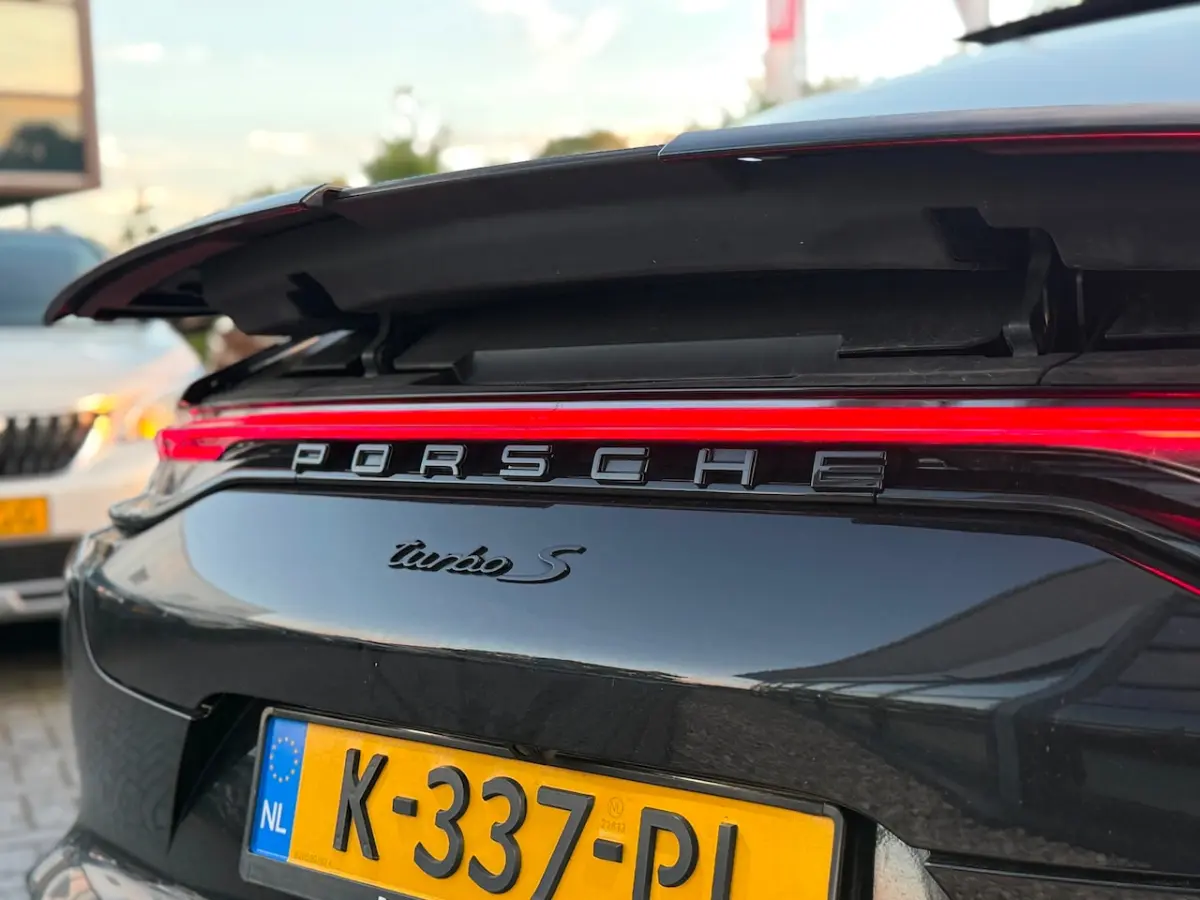 4.0 Turbo S E-Hybrid 700 PK | Facelift | SportDesign | Sport Chrono | PCCB Ceramic| 4 wiel