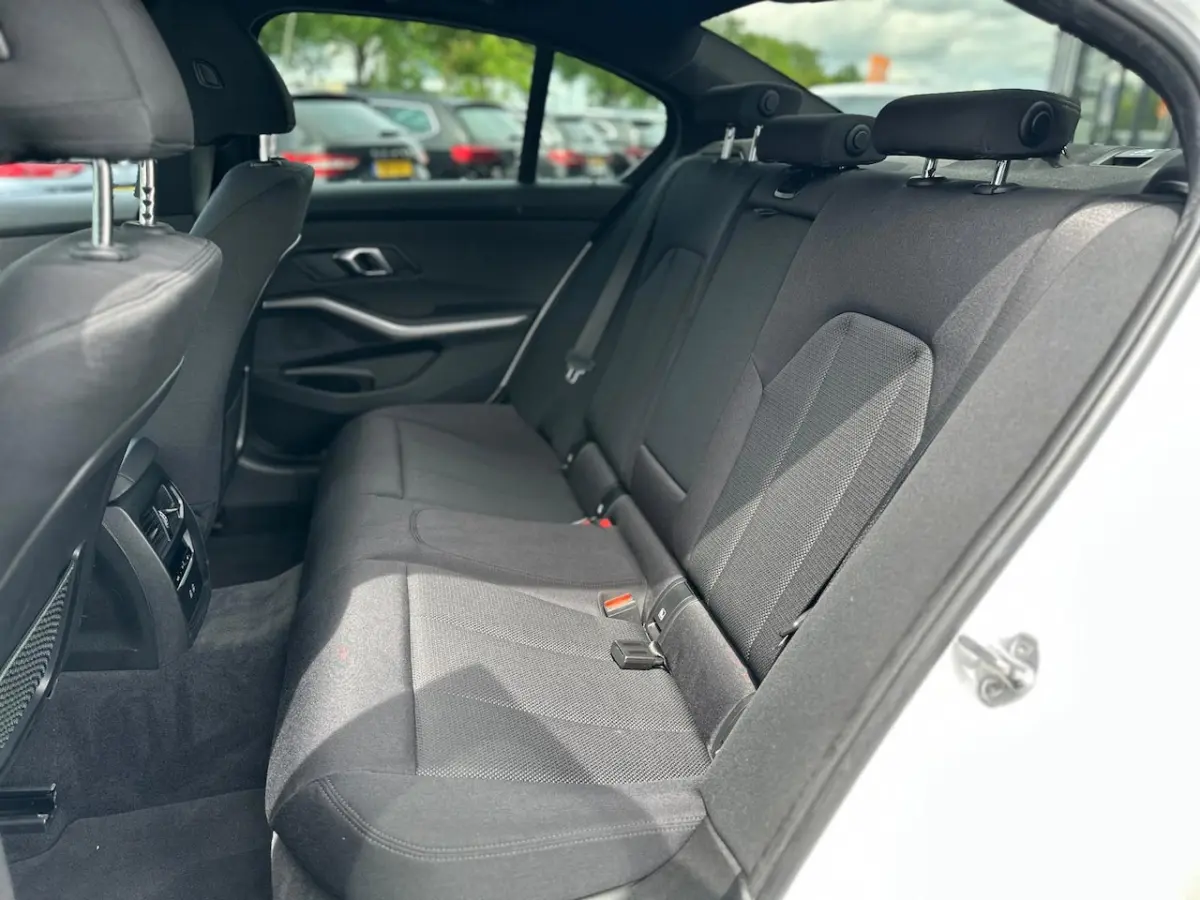 Automaat 2020 | Automaat | Navi | PDC | DAB+ | CarPlay | LED | 1e eigenaar | 140dkm | Deal