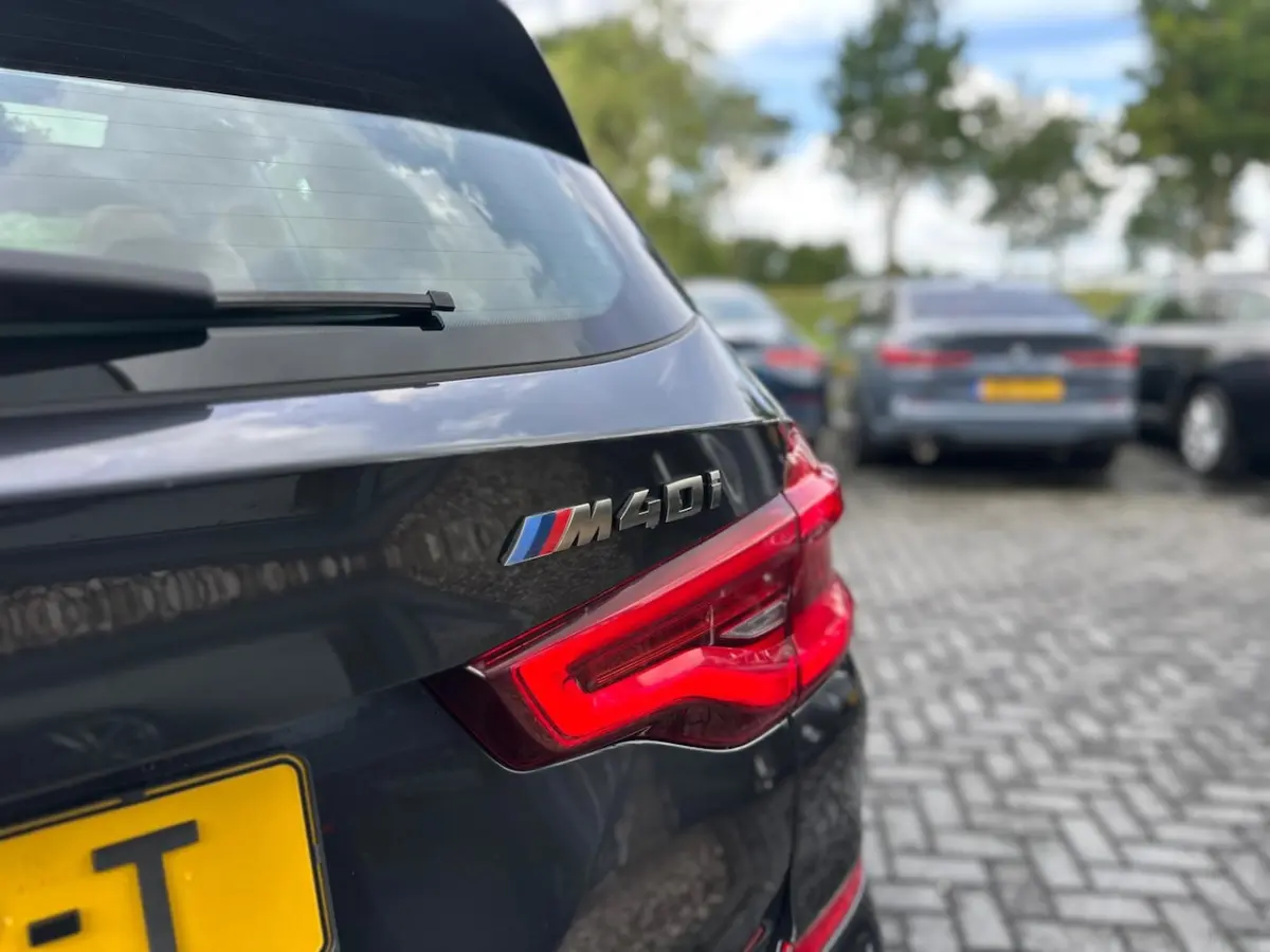 M40i xDrive High Executive | Full options | Elek Trekhaak | Pano | Head UP | Leder | H&K |