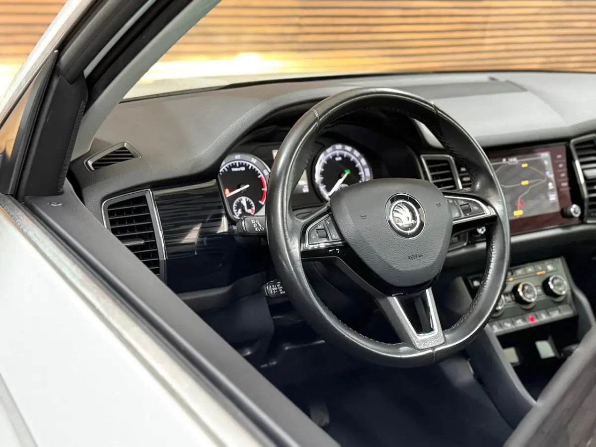 1.4 TSI ACT Style Business 7p. | Leder | Pano | Elektr TH | 19Inch | All Season