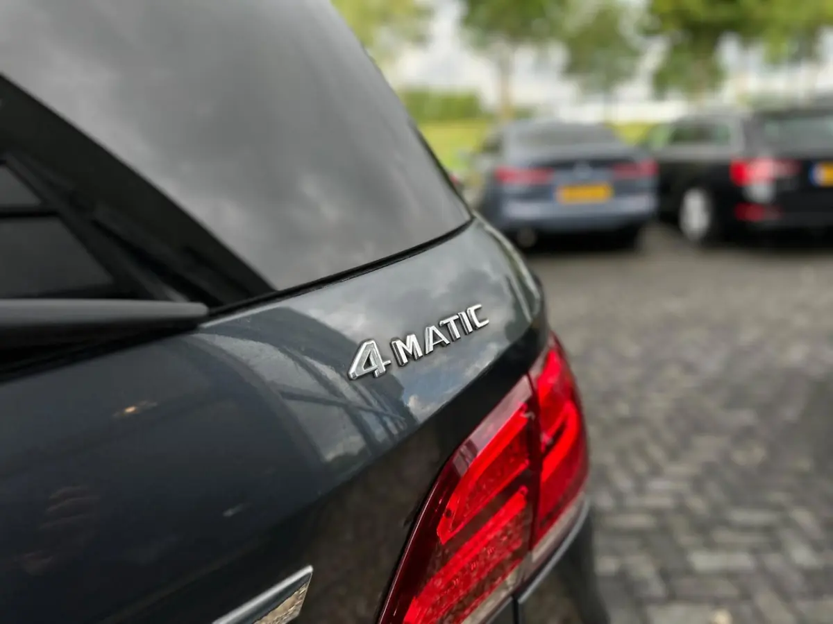 350 D 4MATIC | Automaat | Elek Trekhaak | Luchtvering | Panorama | LED | Camera | Stoelver