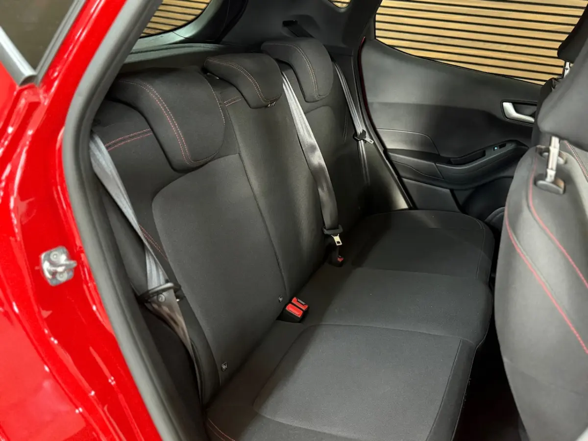 1.0 EcoBoost Hybrid ST-Line Automaat | 17' inch | Sportstoelen | Camera | Winter-Pack