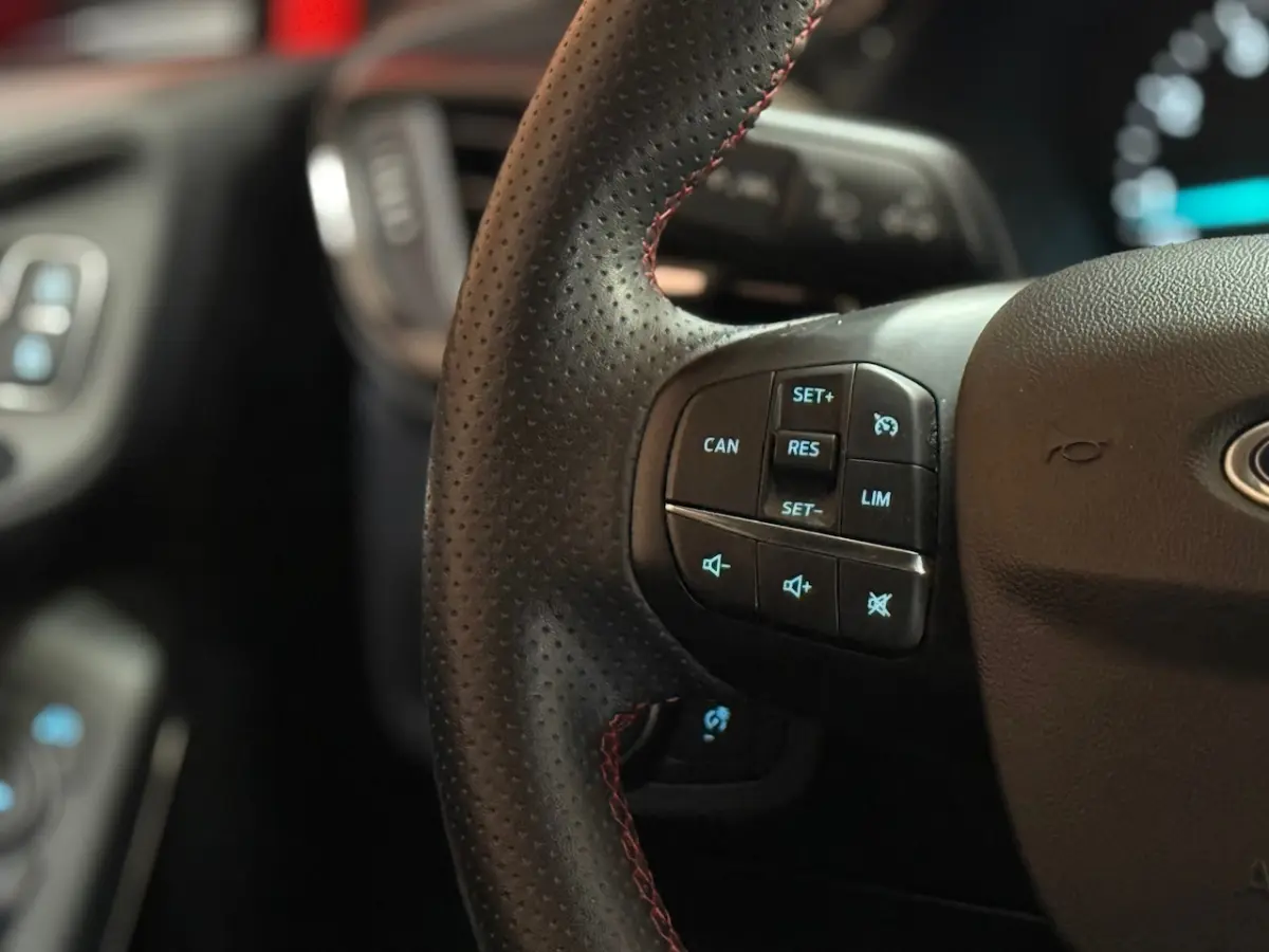 1.0 EcoBoost Hybrid ST-Line Automaat | 17' inch | Sportstoelen | Camera | Winter-Pack