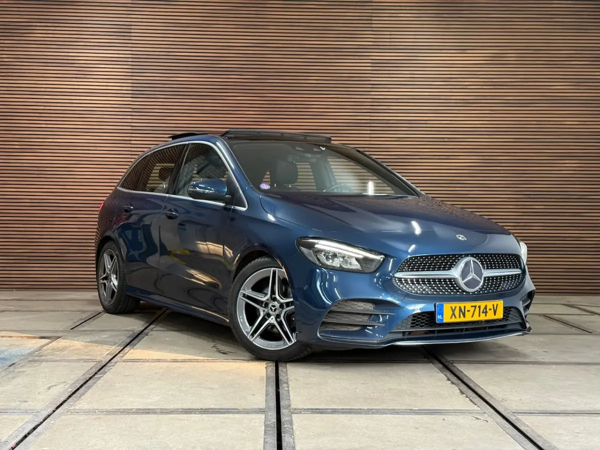 180 Business Solution AMG | Pano | Alcantara | 18' inch | DAB | Navigatie | Camera