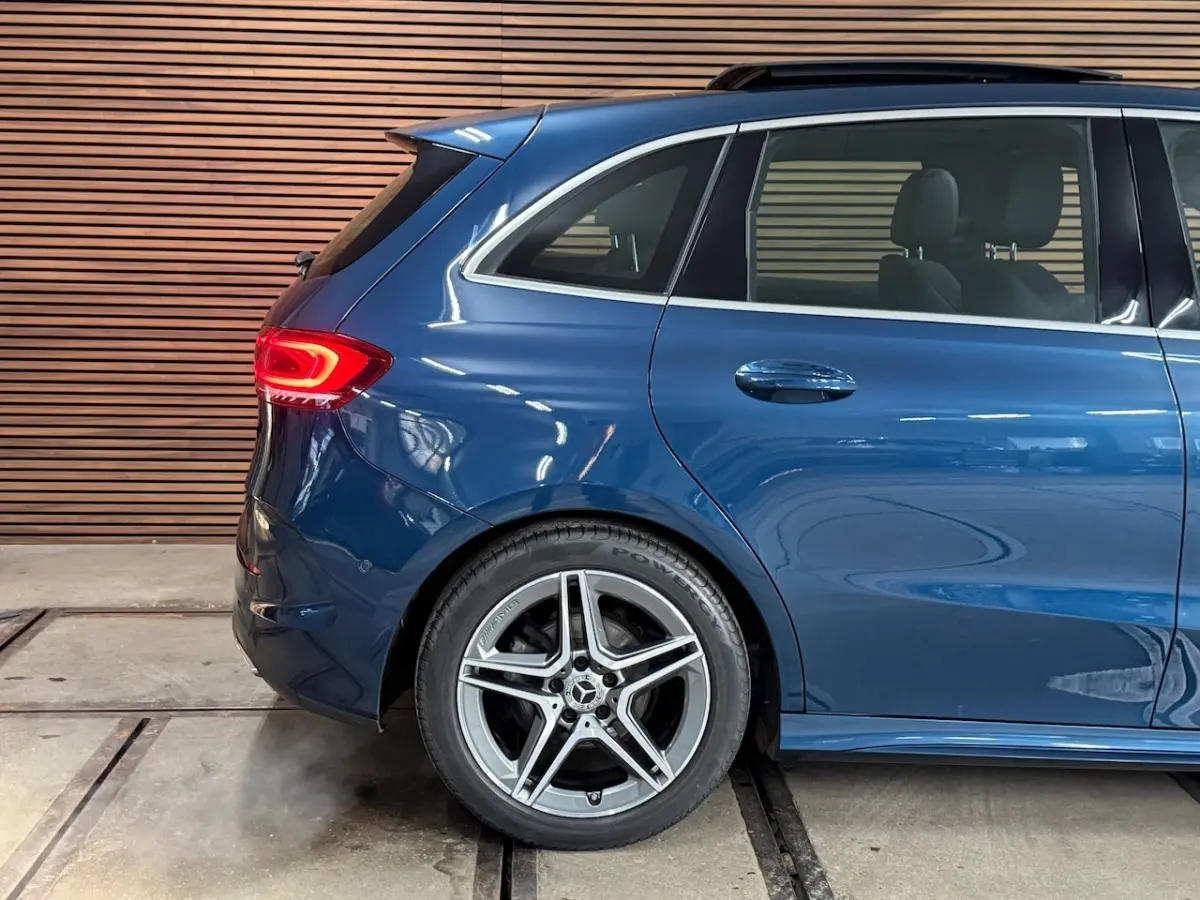 180 Business Solution AMG | Pano | Alcantara | 18' inch | DAB | Navigatie | Camera
