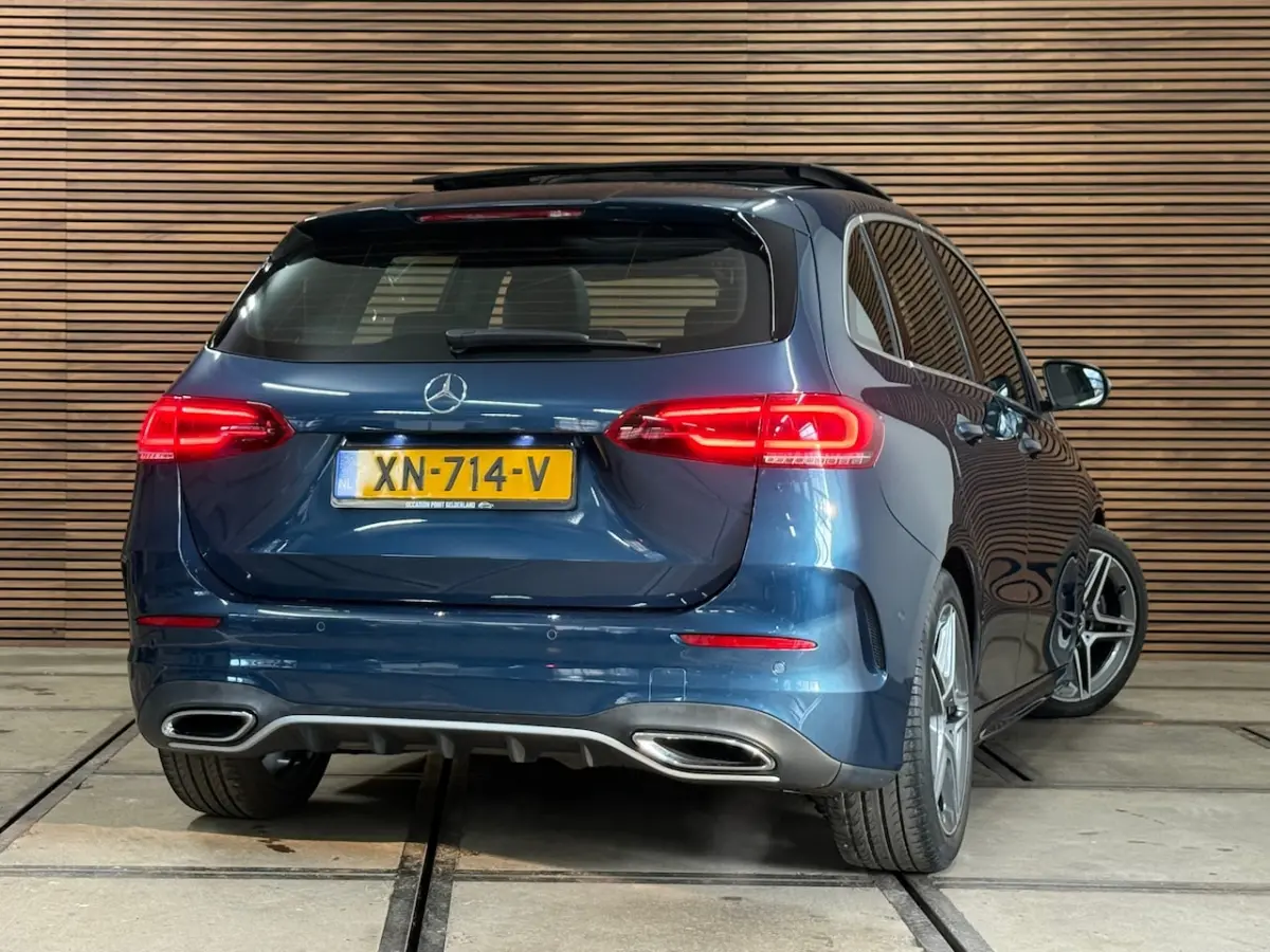 180 Business Solution AMG | Pano | Alcantara | 18' inch | DAB | Navigatie | Camera