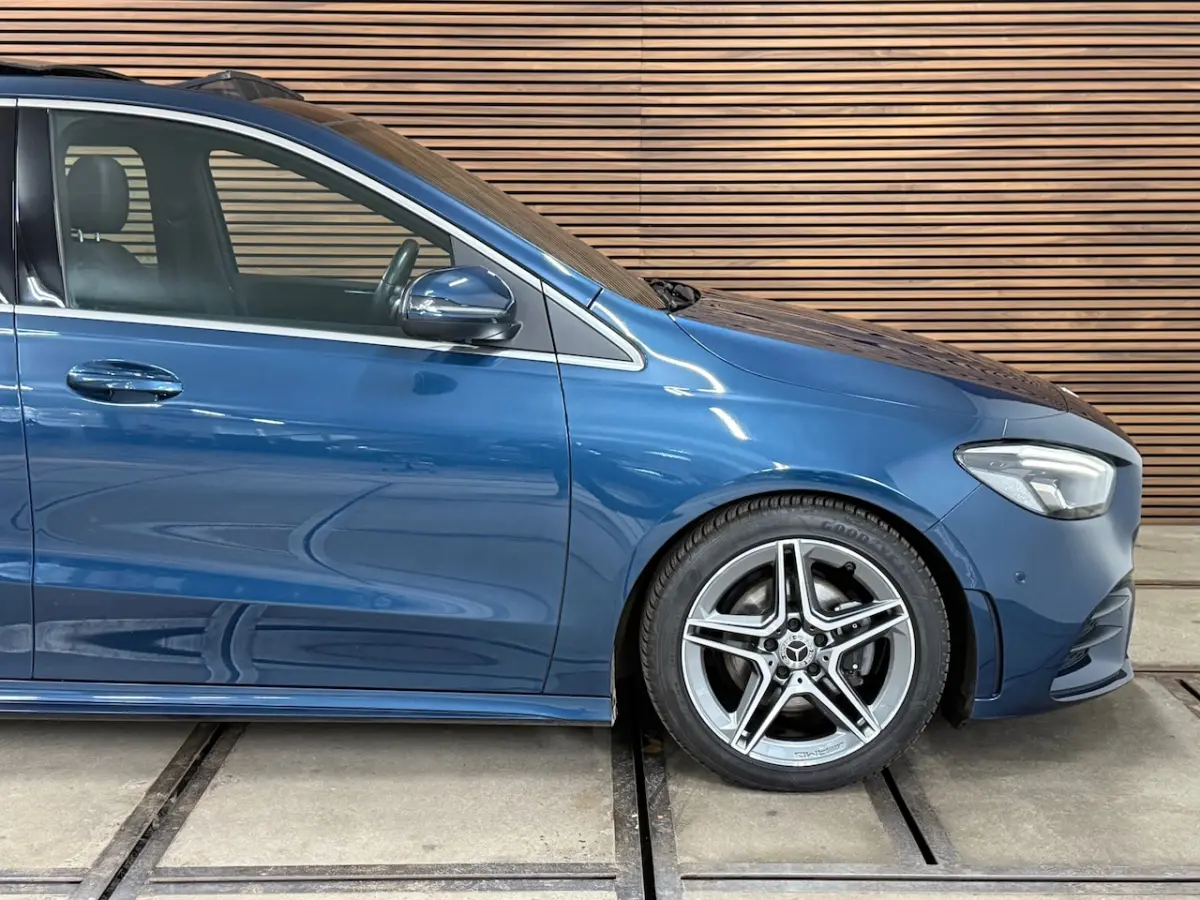 180 Business Solution AMG | Pano | Alcantara | 18' inch | DAB | Navigatie | Camera