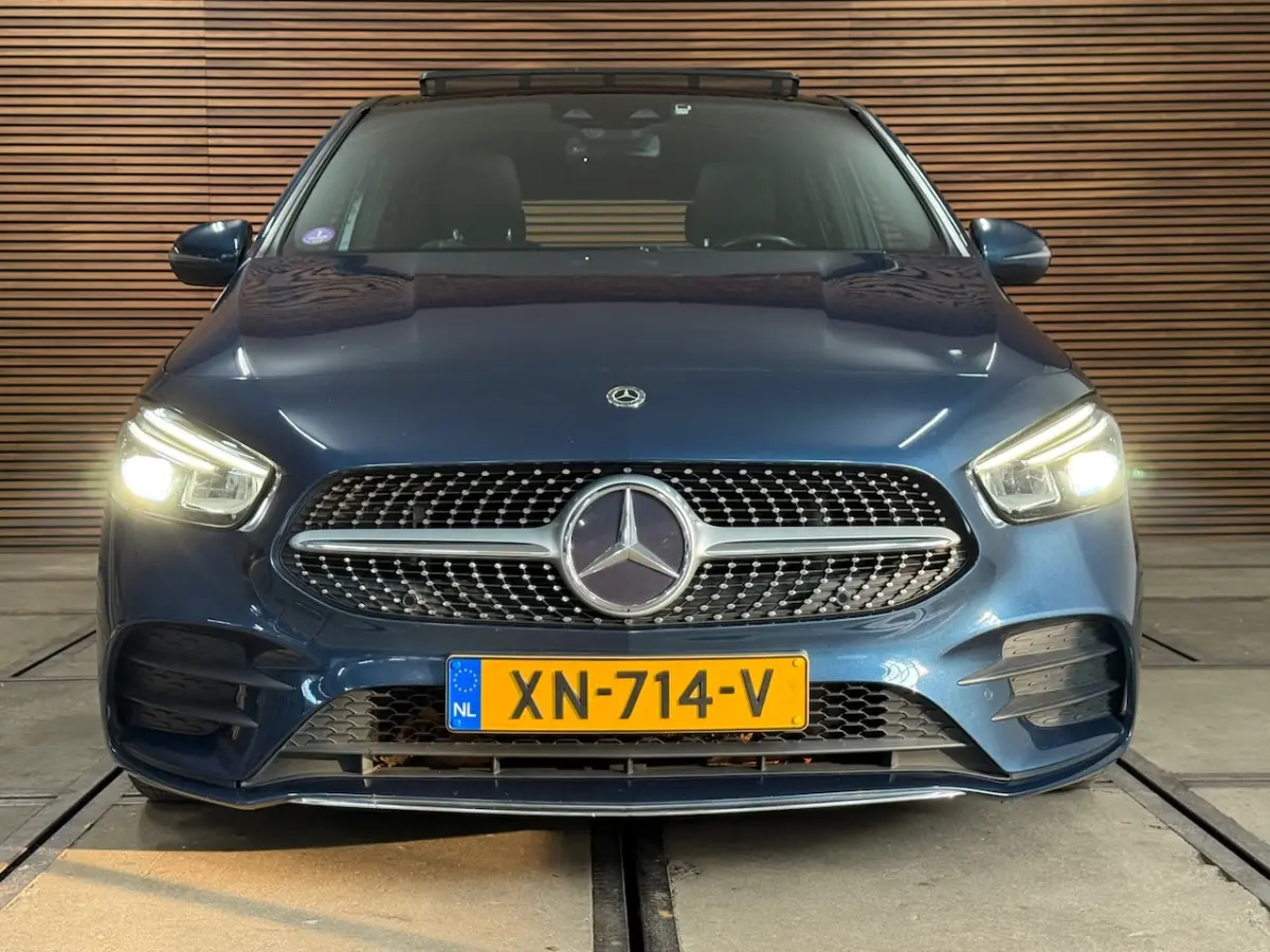 180 Business Solution AMG | Pano | Alcantara | 18' inch | DAB | Navigatie | Camera