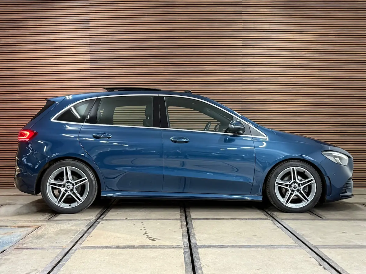 180 Business Solution AMG | Pano | Alcantara | 18' inch | DAB | Navigatie | Camera
