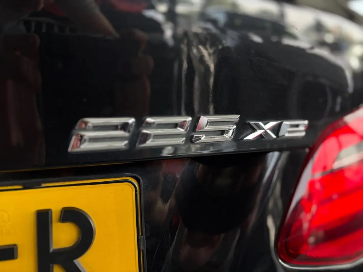225xe iPerformance Centennial Executive | Plug In Hybride | Automaat| Navi|Pano| LED | Eer