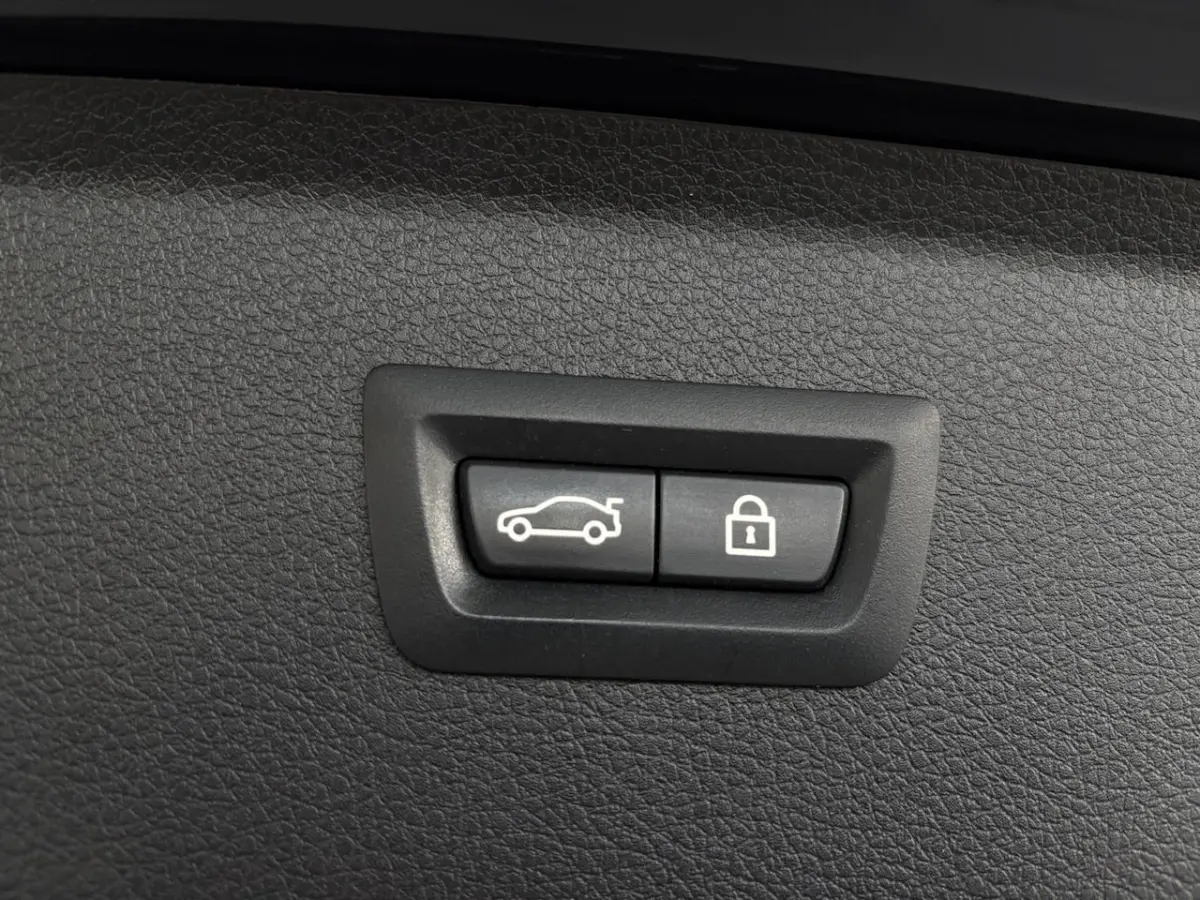 225xe iPerformance Centennial Executive | Plug In Hybride | Automaat| Navi|Pano| LED | Eer