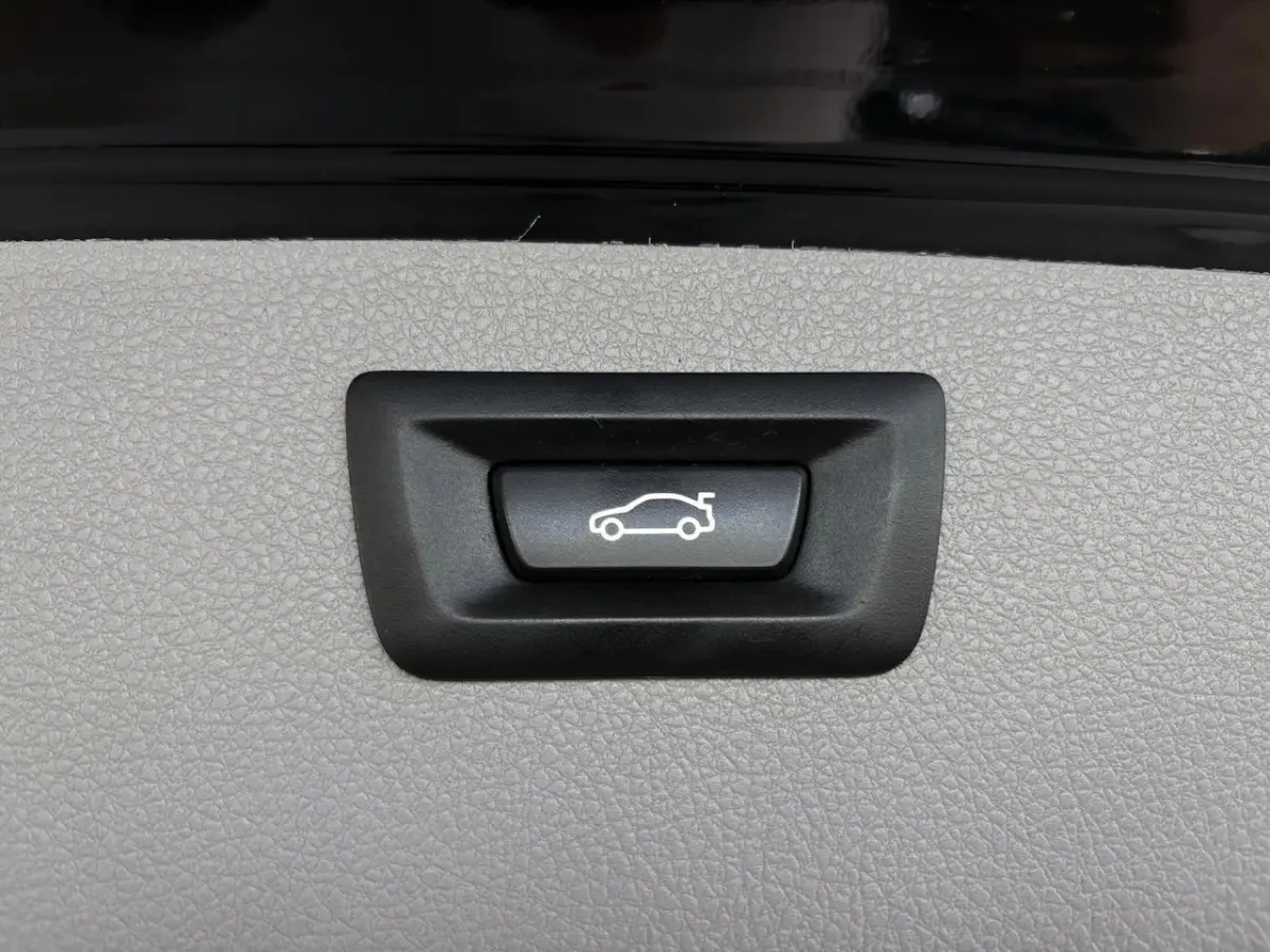 320d EDE | Automaat | Trekhaak | Navi | Climate | Cruise | Airco | LMV | LED |