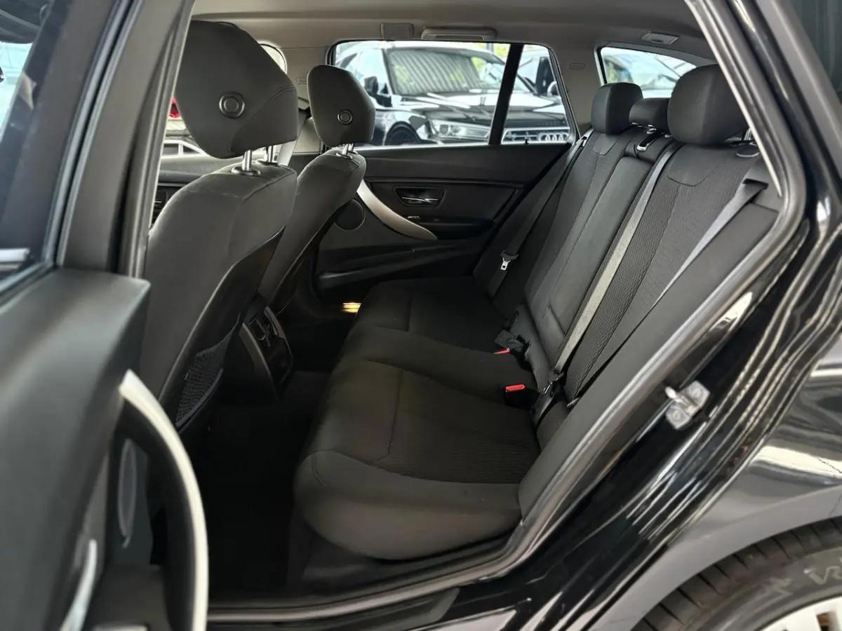 320d EDE | Automaat | Trekhaak | Navi | Climate | Cruise | Airco | LMV | LED |