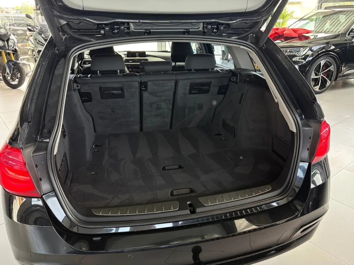 320d EDE | Automaat | Trekhaak | Navi | Climate | Cruise | Airco | LMV | LED |