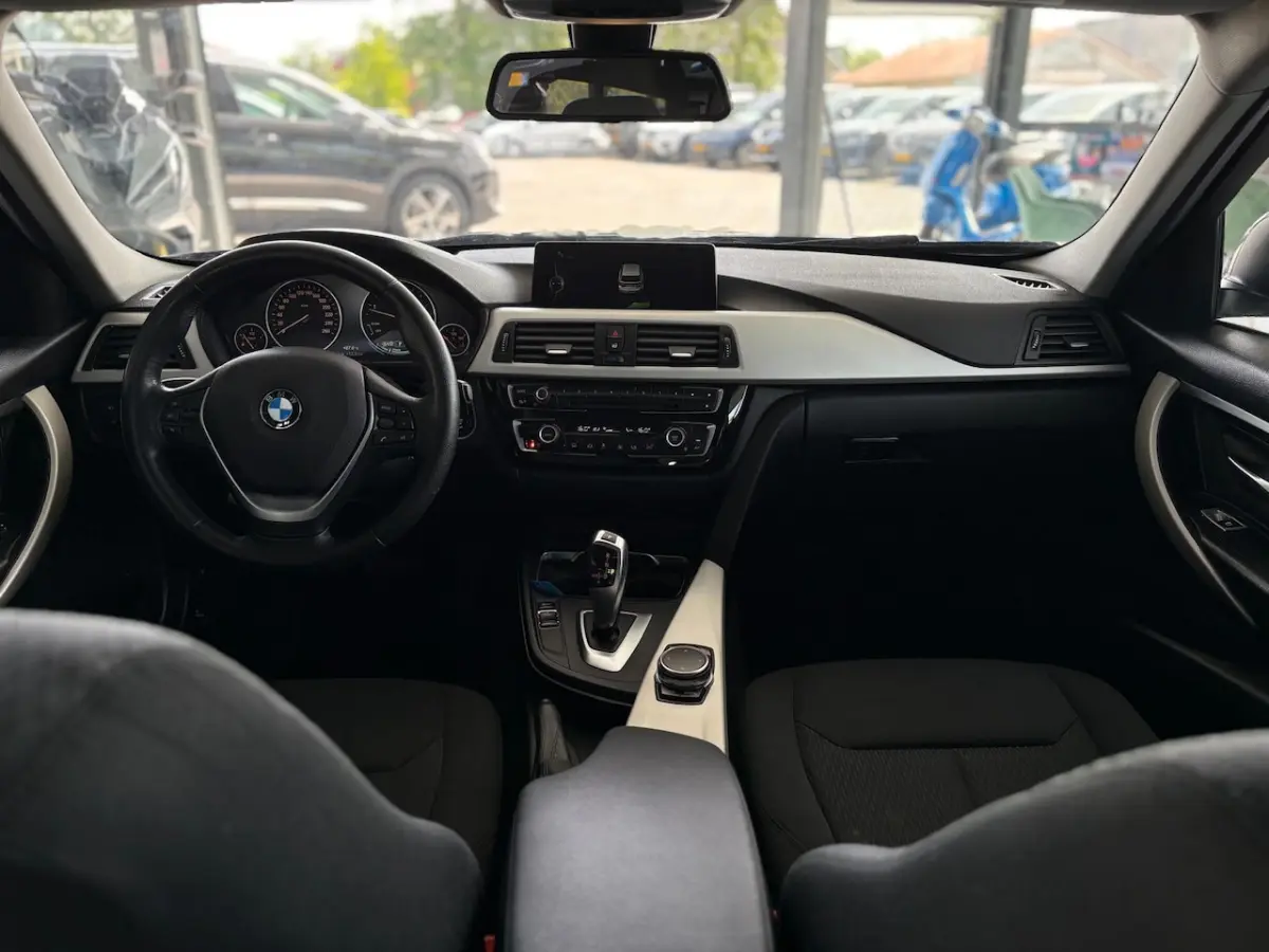 320d EDE | Automaat | Trekhaak | Navi | Climate | Cruise | Airco | LMV | LED |