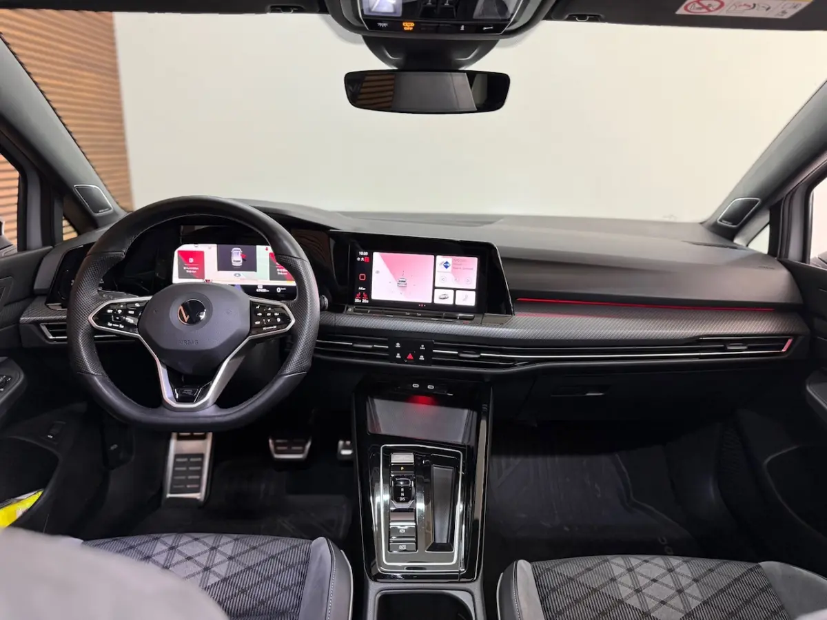1.5 TSI R-Line 150pk | Pano | IQ Light | Black Style | Harman Kardon | Head up | ACC | BOM