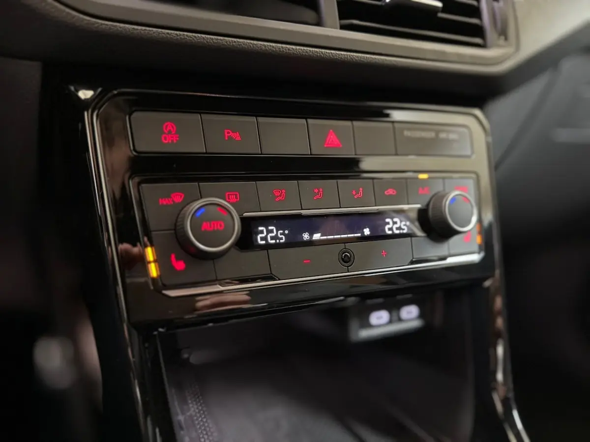 1.0 TSI R-Line Binnen/ Buiten | 110PK | Virtual | BEATS | Full LED | Camera | Discover Pro