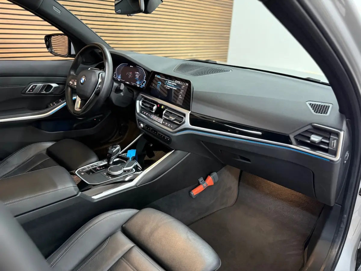 320e Sportline | Pano | Leder | Laser | Shadow Line | Trekhaak elektr. | 18 inch | Stoelve