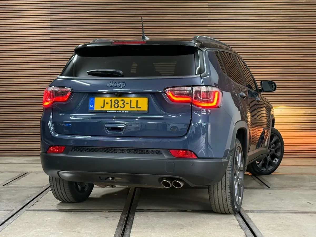 4xe 240 Plug-in Hybrid Electric S | Alpine | 19' inch | Leder | Trekhaak | LED