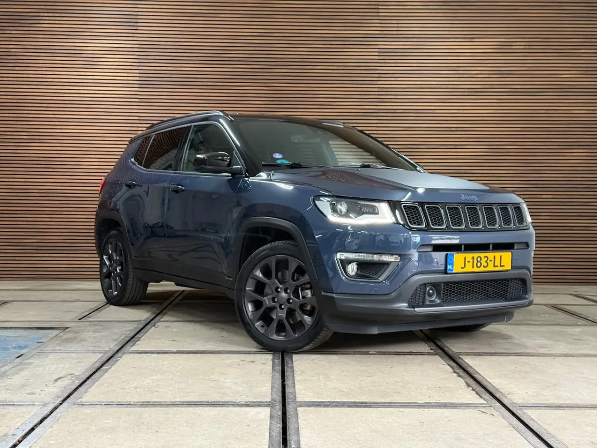 4xe 240 Plug-in Hybrid Electric S | Alpine | 19' inch | Leder | Trekhaak | LED