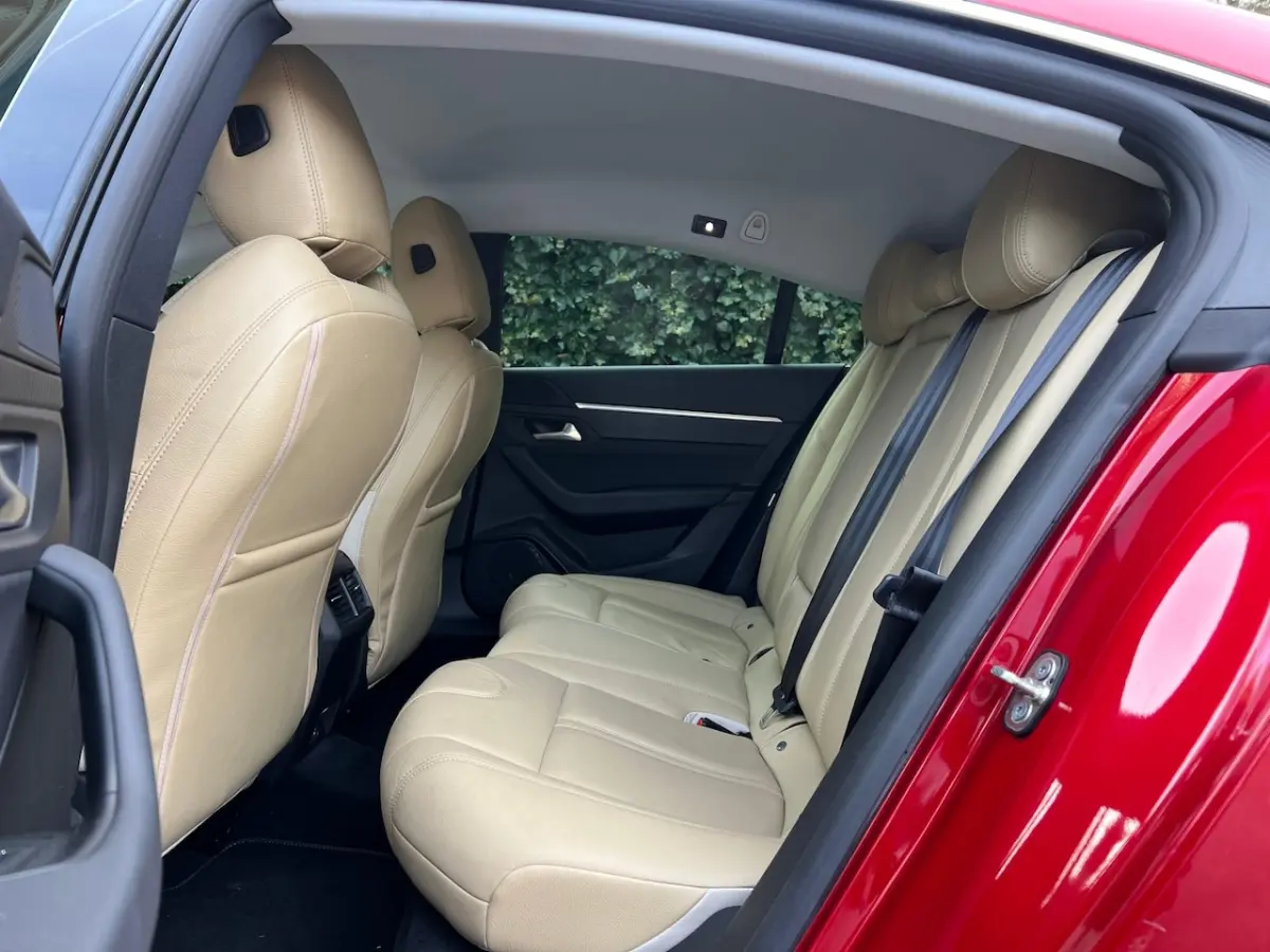 1.6 Plug-in Hybrid 225pk Automaat Allure Avantage | Leer | LED | Camera