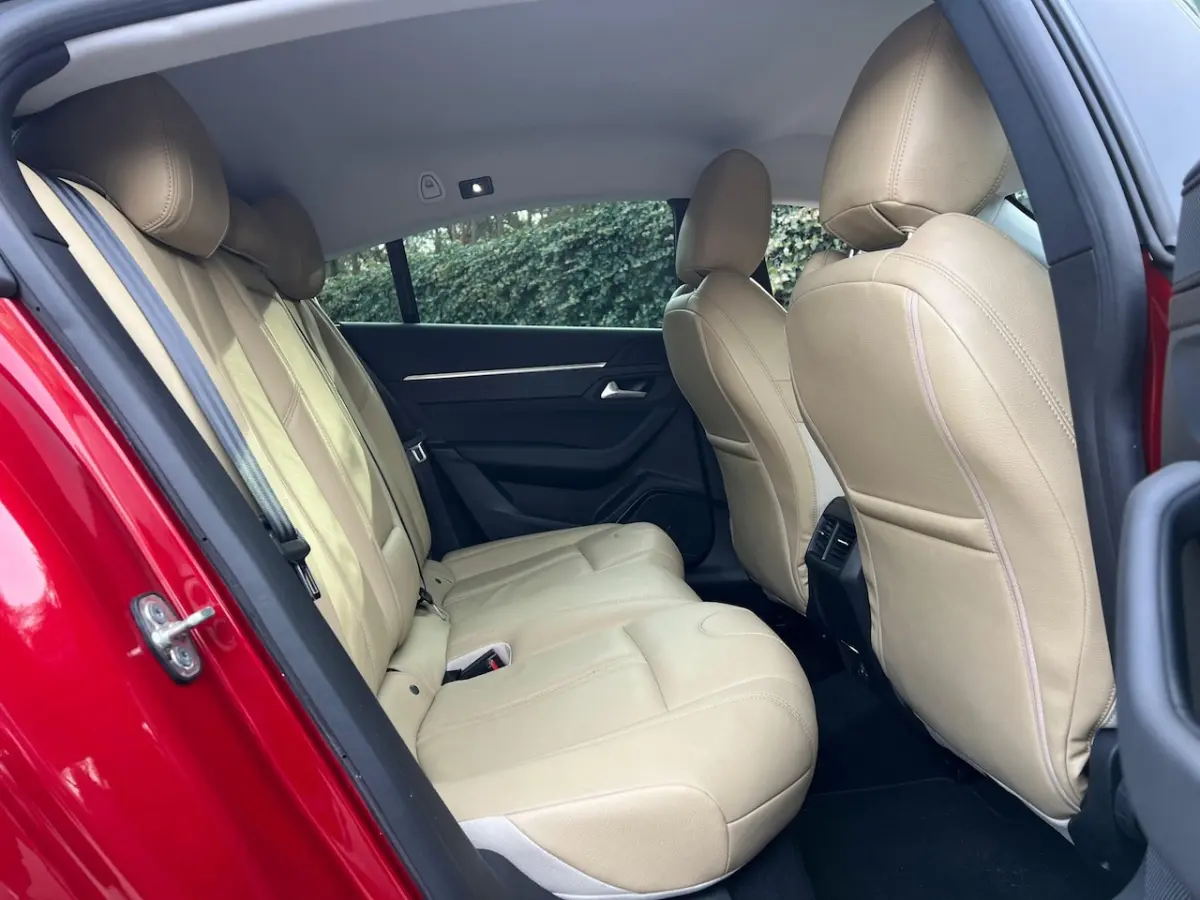 1.6 Plug-in Hybrid 225pk Automaat Allure Avantage | Leer | LED | Camera