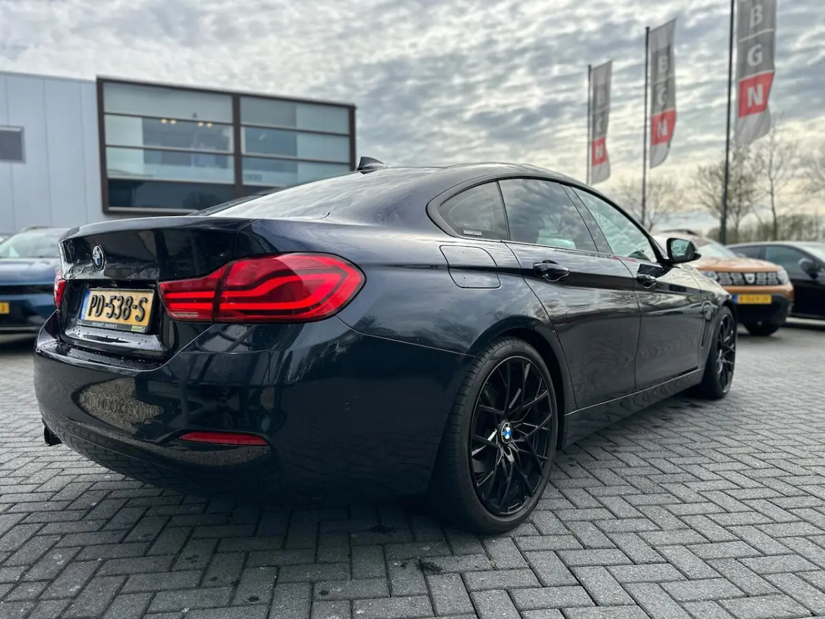 418i High Executive | Automaat | Panorama | LED | Harman& Kardon | LMV | PDC | Camera | St