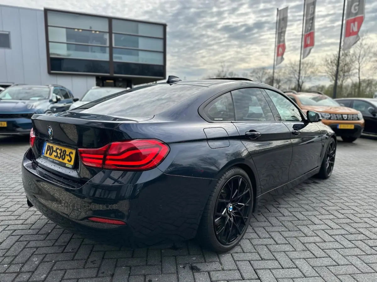 418i High Executive | Automaat | Panorama | LED | Harman& Kardon | LMV | PDC | Camera | St
