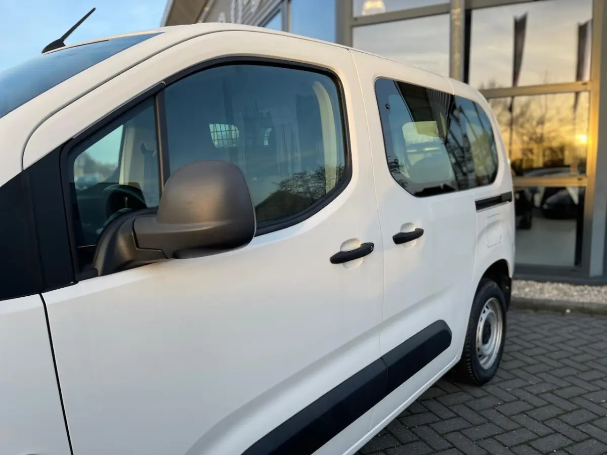 1.2 PureTech Pro | | 16D km | Dubbele Schuifdeuren | Elektrische Ramen |