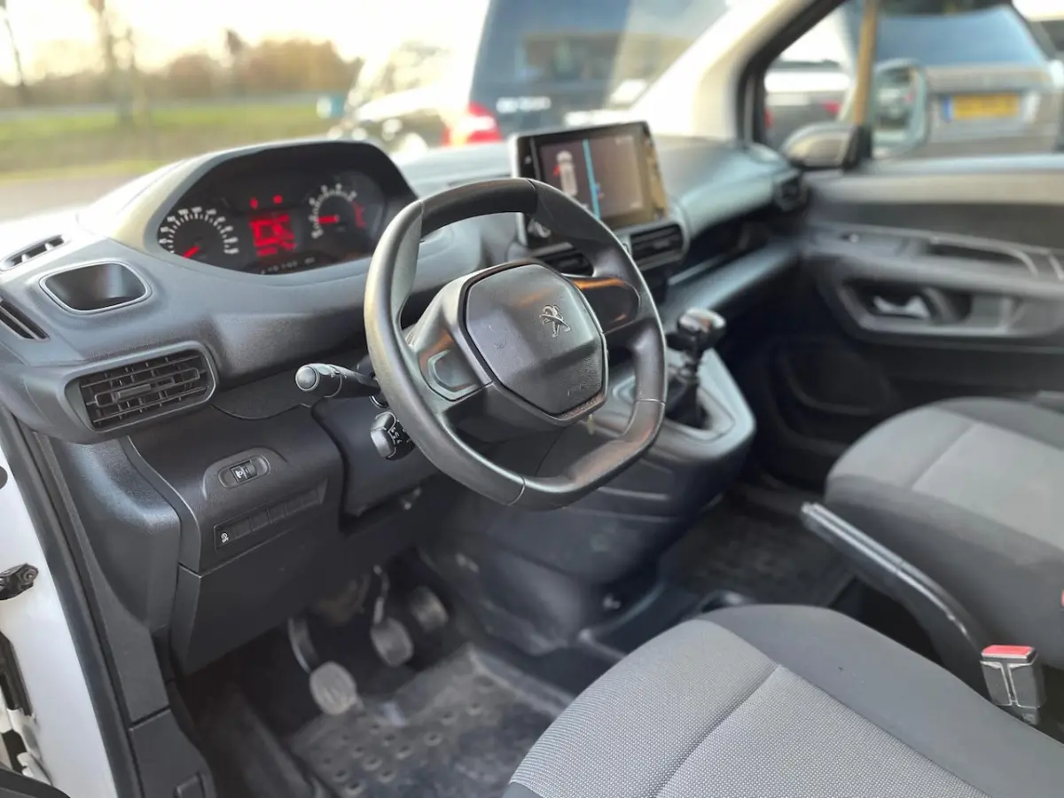 1.2 PureTech Pro | | 16D km | Dubbele Schuifdeuren | Elektrische Ramen |