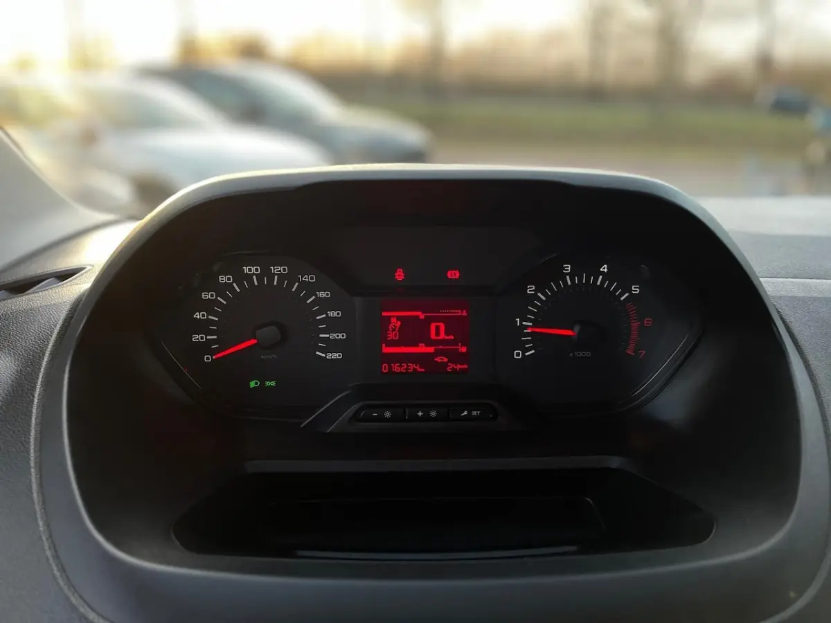 1.2 PureTech Pro | | 16D km | Dubbele Schuifdeuren | Elektrische Ramen |