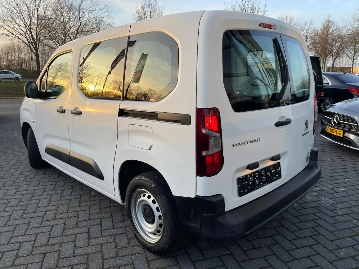 1.2 PureTech Pro | | 16D km | Dubbele Schuifdeuren | Elektrische Ramen |