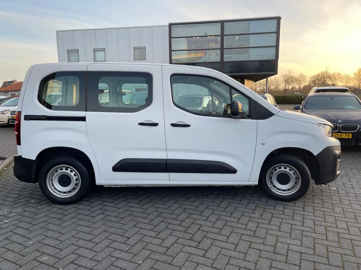 1.2 PureTech Pro | | 16D km | Dubbele Schuifdeuren | Elektrische Ramen |