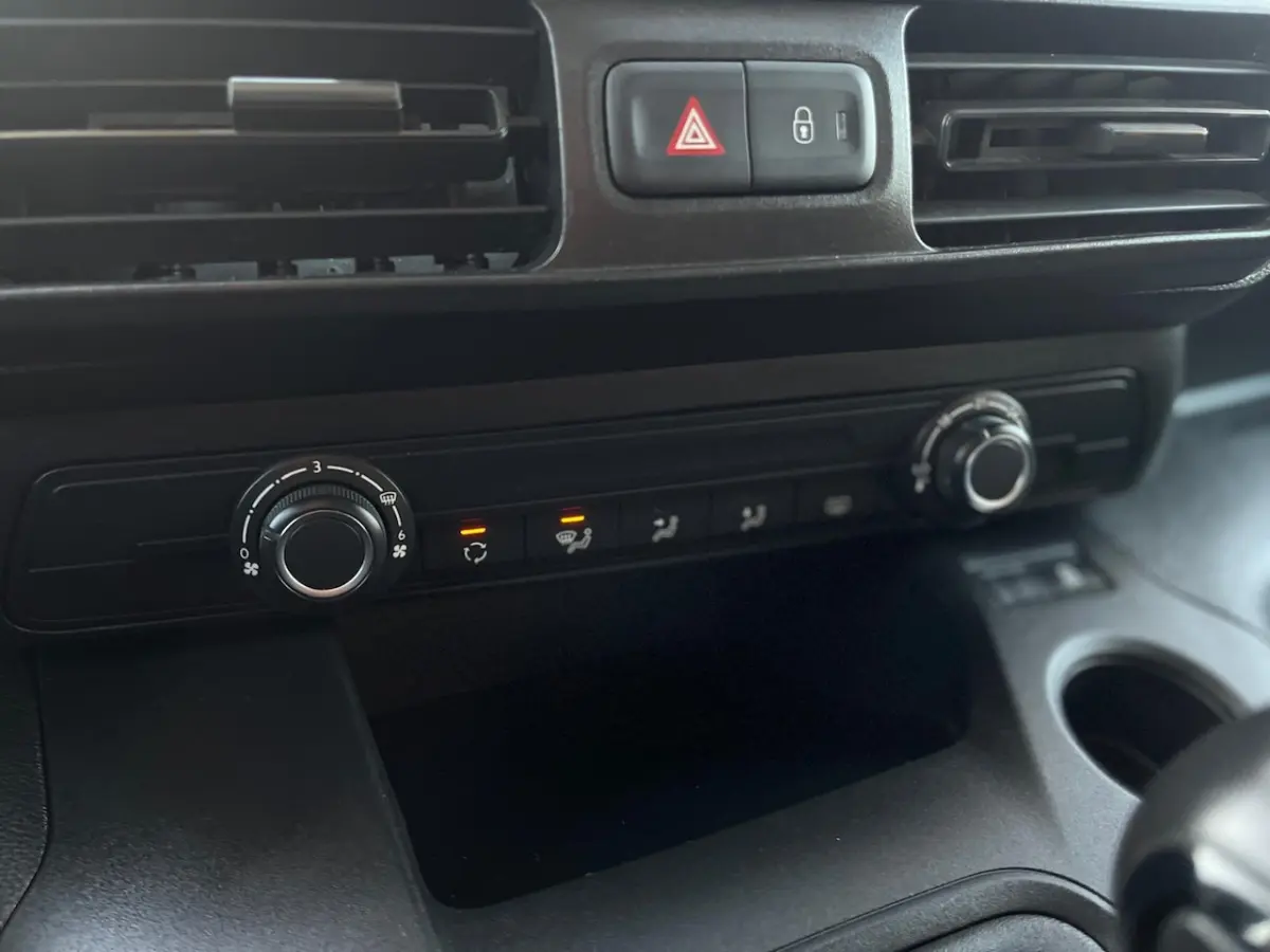 1.2 PureTech Pro | | 16D km | Dubbele Schuifdeuren | Elektrische Ramen |