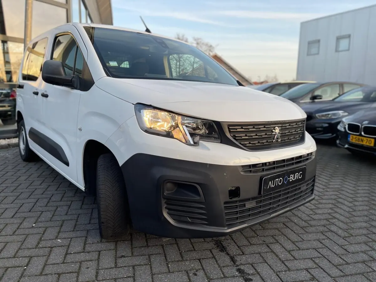 1.2 PureTech Pro | | 16D km | Dubbele Schuifdeuren | Elektrische Ramen |