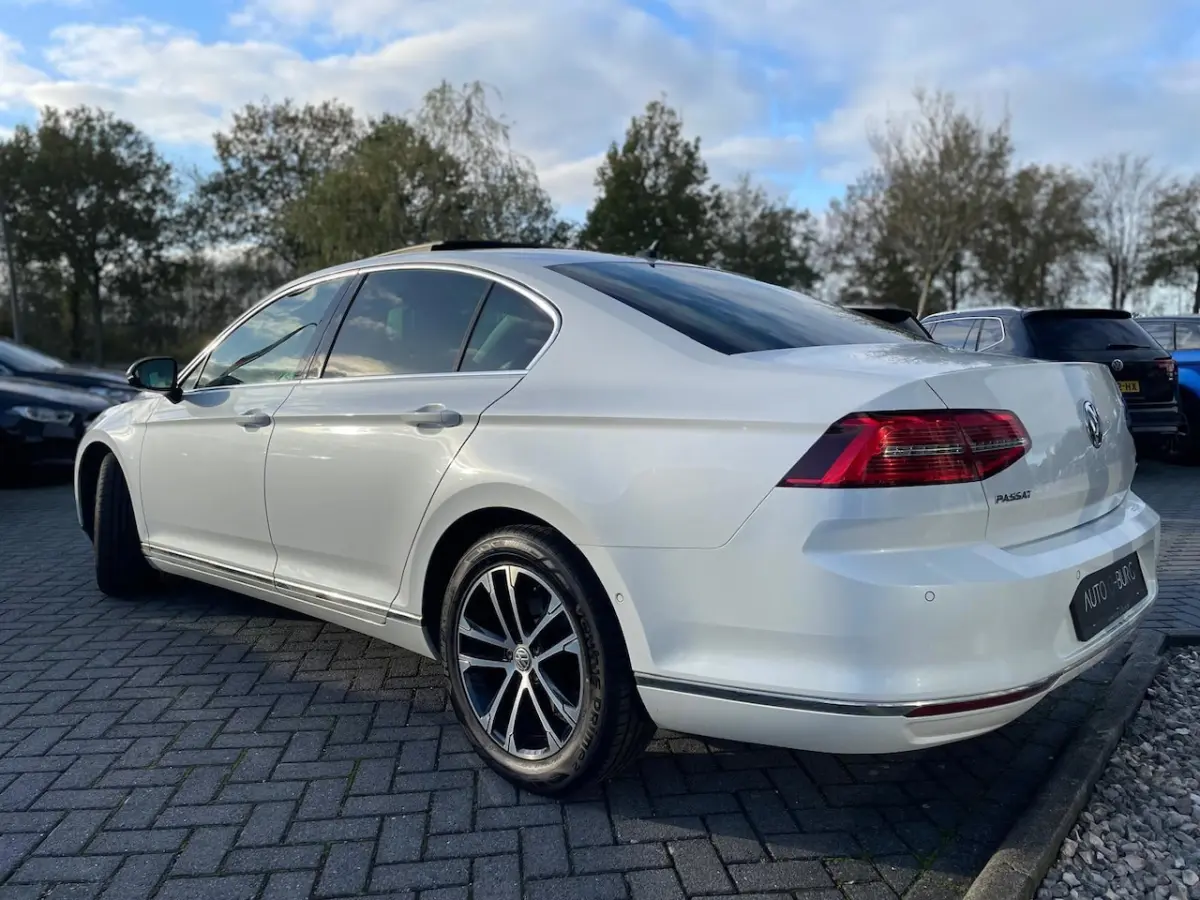 1.6 TDI Highline Business R | DSG | Panoramadak | Navi | Camera | Stoel & Stuurverwarming|