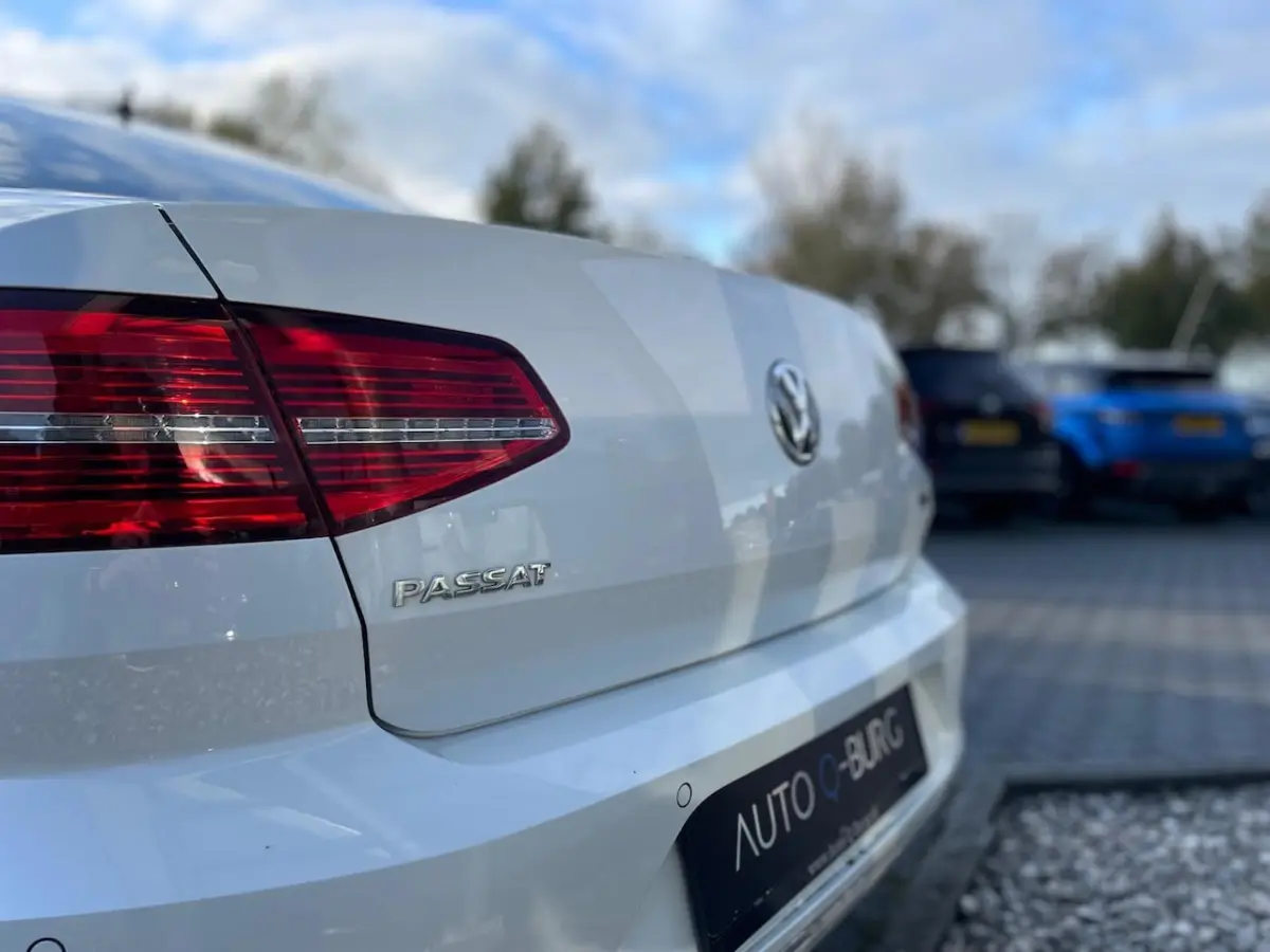 1.6 TDI Highline Business R | DSG | Panoramadak | Navi | Camera | Stoel & Stuurverwarming|