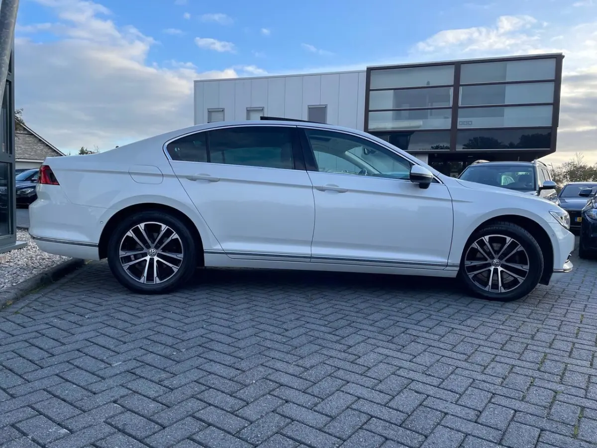 1.6 TDI Highline Business R | DSG | Panoramadak | Navi | Camera | Stoel & Stuurverwarming|