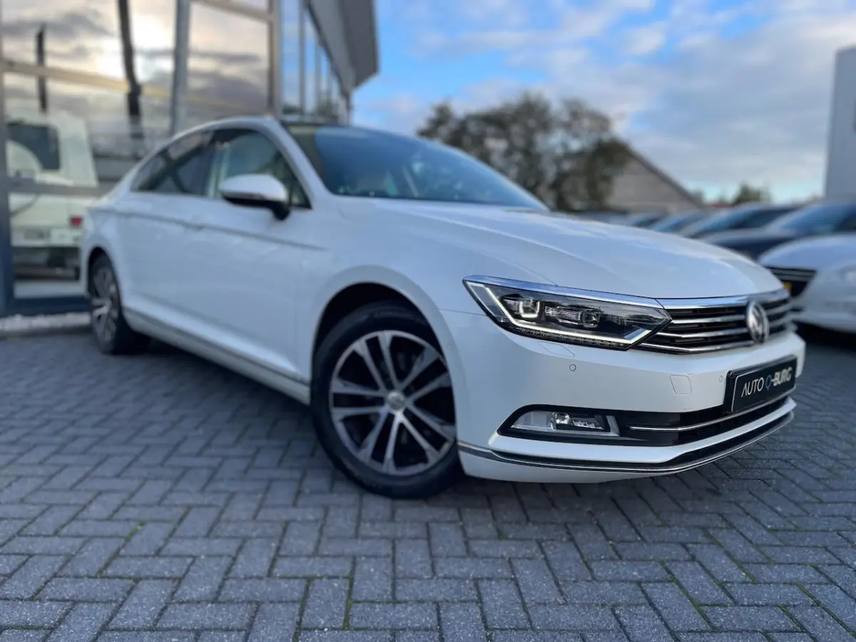 1.6 TDI Highline Business R | DSG | Panoramadak | Navi | Camera | Stoel & Stuurverwarming|