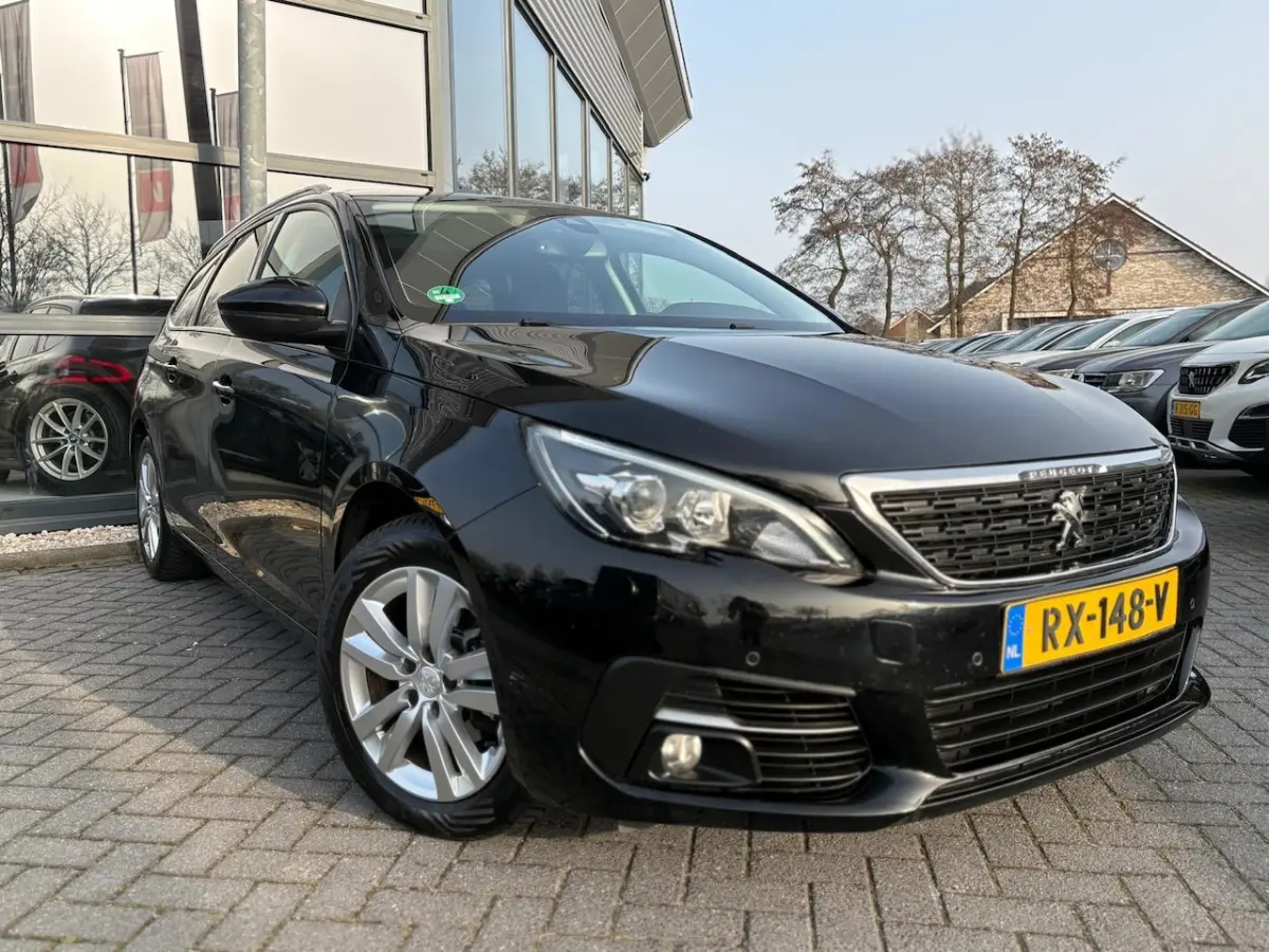 1.2 PureTech Blue Lease Executive | Pano | PDC | Navi | Climate | Cruise | LMV | Carplay |