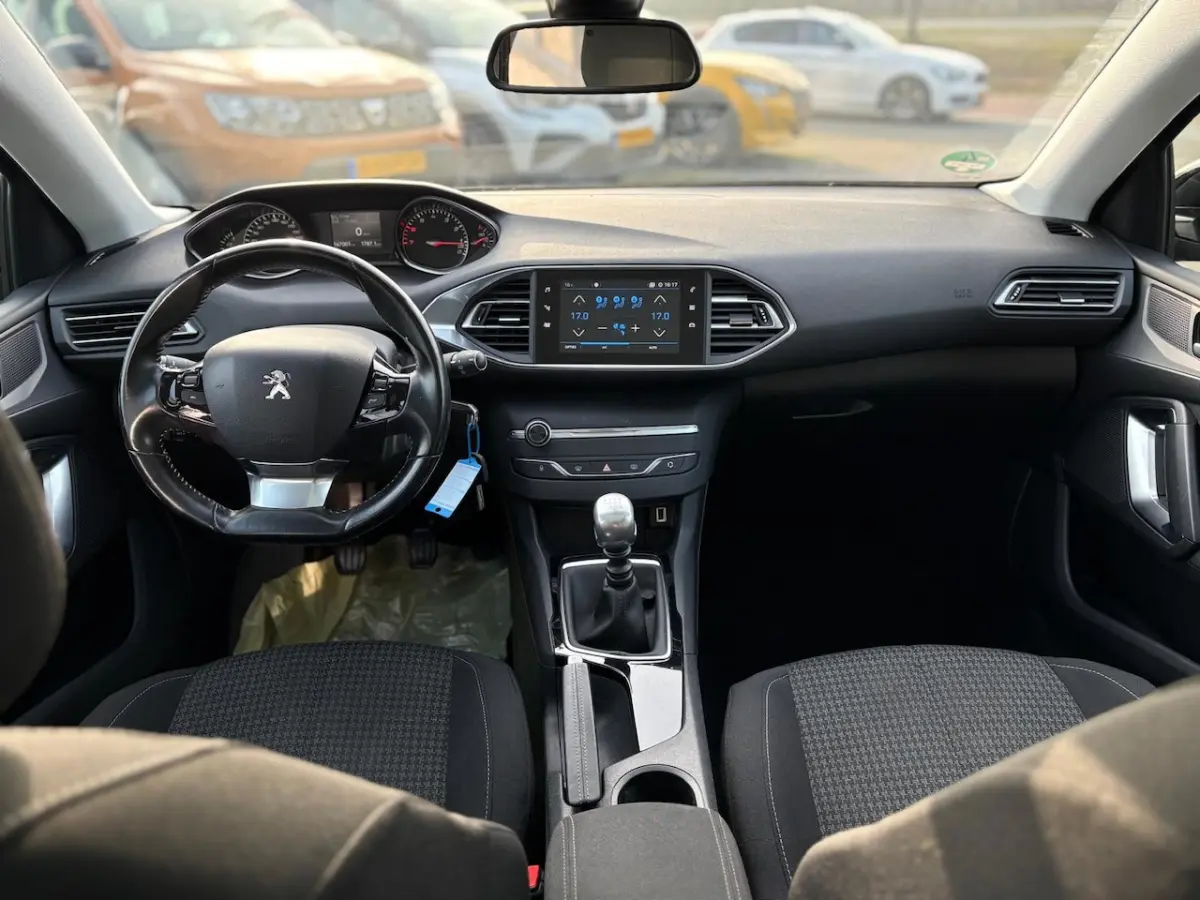 1.2 PureTech Blue Lease Executive | Pano | PDC | Navi | Climate | Cruise | LMV | Carplay |